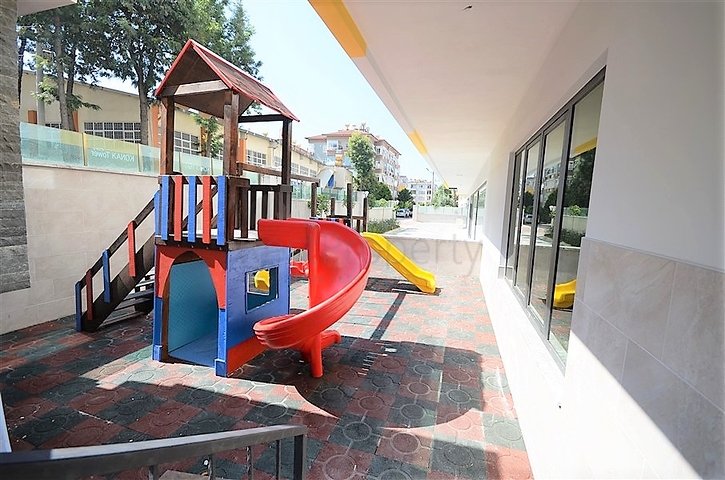 اطلالة بحر وقلعة - شقة 2 غرفة وصالة  - في مركز الانيا 