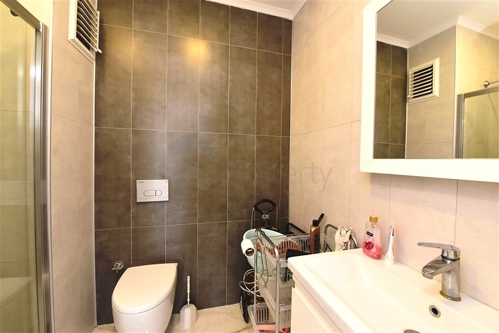 اطلالة بحر وقلعة - شقة 2 غرفة وصالة  - في مركز الانيا 