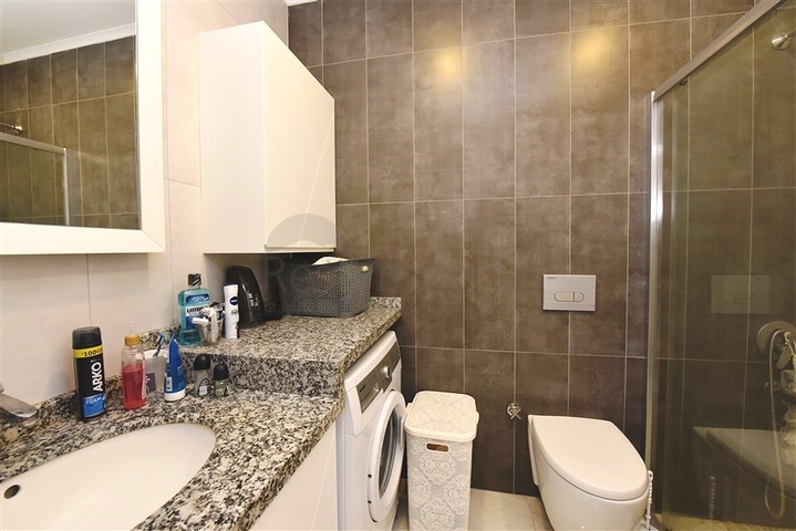 اطلالة بحر وقلعة - شقة 2 غرفة وصالة  - في مركز الانيا 