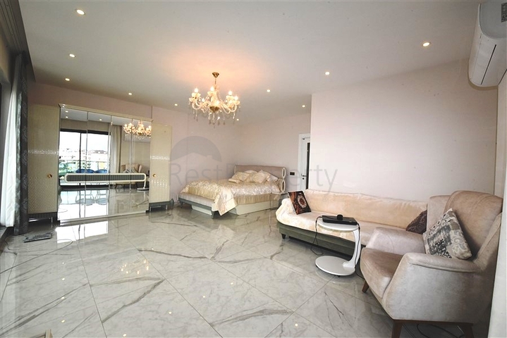 اطلالة بحر وقلعة - شقة 2 غرفة وصالة  - في مركز الانيا 