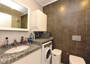 اطلالة بحر وقلعة - شقة 2 غرفة وصالة  - في مركز الانيا 