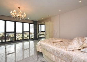 اطلالة بحر وقلعة - شقة 2 غرفة وصالة  - في مركز الانيا 