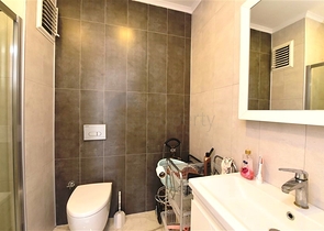 اطلالة بحر وقلعة - شقة 2 غرفة وصالة  - في مركز الانيا 