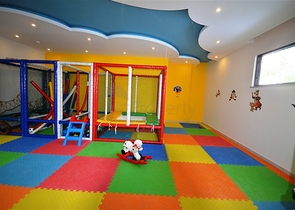 اطلالة بحر وقلعة - شقة 2 غرفة وصالة  - في مركز الانيا 