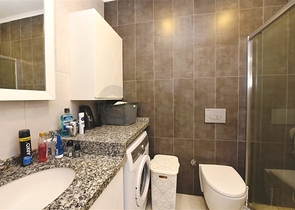 اطلالة بحر وقلعة - شقة 2 غرفة وصالة  - في مركز الانيا 