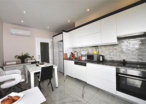 اطلالة بحر وقلعة - شقة 2 غرفة وصالة  - في مركز الانيا 