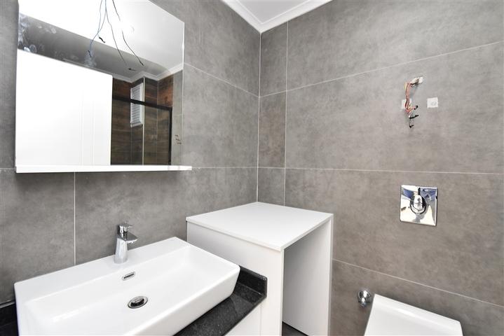 استثمر الان - شقق بالاقساط - في مجمع قيد الانشاء - مركز الانيا 