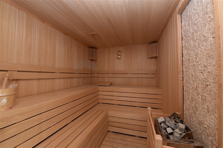 استثمر الان - شقق بالاقساط - في مجمع قيد الانشاء - مركز الانيا 