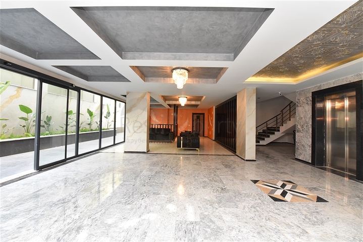 استثمر الان - شقق بالاقساط - في مجمع قيد الانشاء - مركز الانيا 