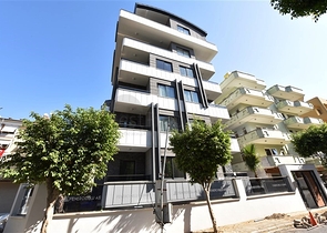 استثمر الان - شقق بالاقساط - في مجمع قيد الانشاء - مركز الانيا 