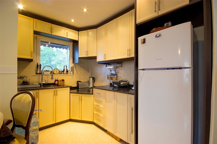 اطلالة بحر -فيلا 3 غرف نوم وصالة -مؤثثة - في منطقة كارجي جاك / الانيا 