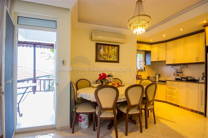 اطلالة بحر -فيلا 3 غرف نوم وصالة -مؤثثة - في منطقة كارجي جاك / الانيا 