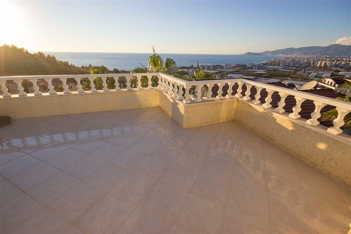 اطلالة بحر -فيلا 3 غرف نوم وصالة -مؤثثة - في منطقة كارجي جاك / الانيا 