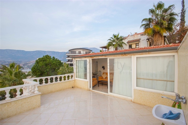 اطلالة بحر -فيلا 3 غرف نوم وصالة -مؤثثة - في منطقة كارجي جاك / الانيا 