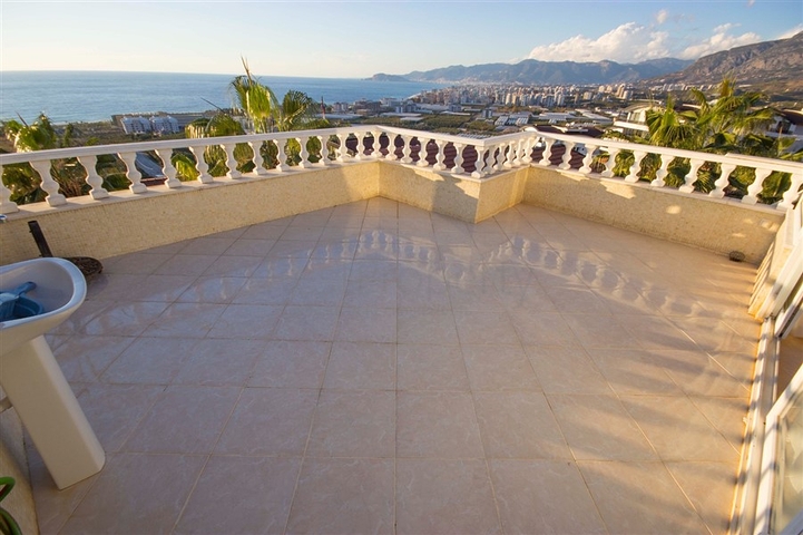 اطلالة بحر -فيلا 3 غرف نوم وصالة -مؤثثة - في منطقة كارجي جاك / الانيا 