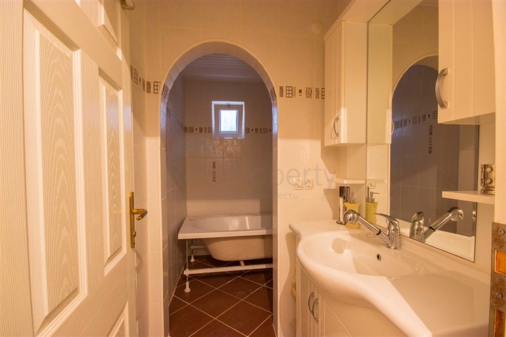 اطلالة بحر -فيلا 3 غرف نوم وصالة -مؤثثة - في منطقة كارجي جاك / الانيا 