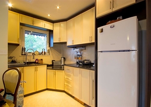 اطلالة بحر -فيلا 3 غرف نوم وصالة -مؤثثة - في منطقة كارجي جاك / الانيا 