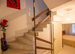 اطلالة بحر -فيلا 3 غرف نوم وصالة -مؤثثة - في منطقة كارجي جاك / الانيا 