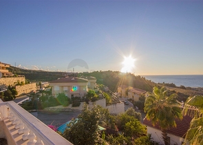 اطلالة بحر -فيلا 3 غرف نوم وصالة -مؤثثة - في منطقة كارجي جاك / الانيا 