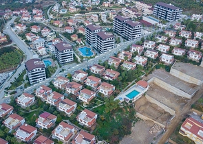 اطلالة بحر -فيلا 3 غرف نوم وصالة -مؤثثة - في منطقة كارجي جاك / الانيا 