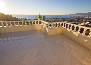 اطلالة بحر -فيلا 3 غرف نوم وصالة -مؤثثة - في منطقة كارجي جاك / الانيا 