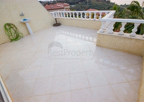 اطلالة بحر -فيلا 3 غرف نوم وصالة -مؤثثة - في منطقة كارجي جاك / الانيا 