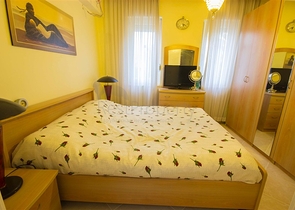 اطلالة بحر -فيلا 3 غرف نوم وصالة -مؤثثة - في منطقة كارجي جاك / الانيا 