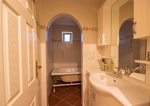 اطلالة بحر -فيلا 3 غرف نوم وصالة -مؤثثة - في منطقة كارجي جاك / الانيا 