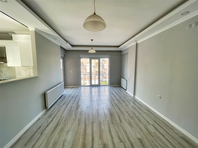 شقة 2 + 1 تطل على الحديقة بمساحة  750 م من البحر في انطاليا