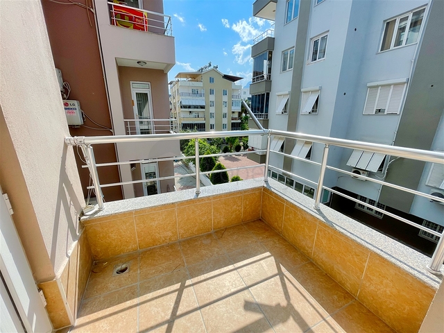 شقة 2 + 1 تطل على الحديقة بمساحة  750 م من البحر في انطاليا