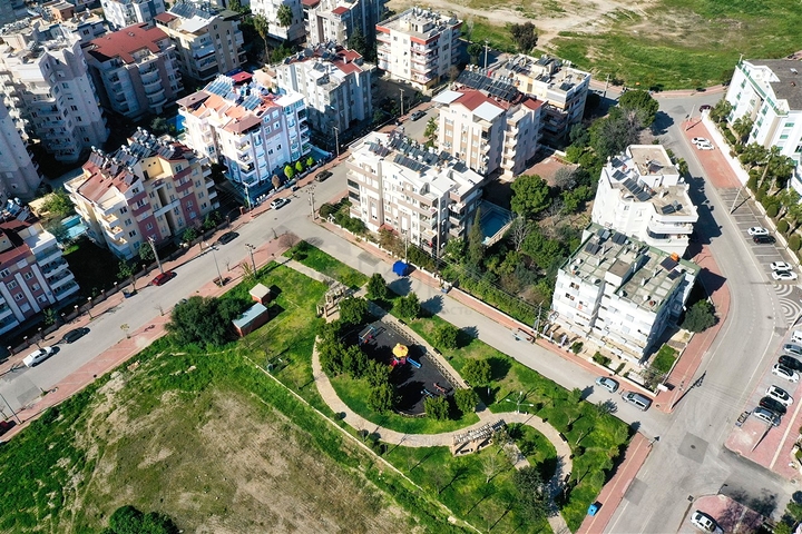 شقة 2 + 1 تطل على الحديقة بمساحة  750 م من البحر في انطاليا