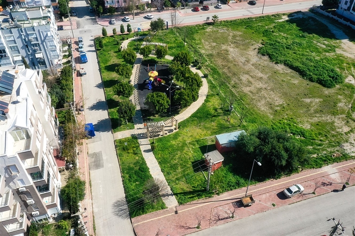 شقة 2 + 1 تطل على الحديقة بمساحة  750 م من البحر في انطاليا