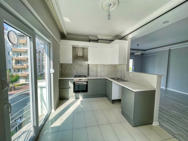 شقة 2 + 1 تطل على الحديقة بمساحة  750 م من البحر في انطاليا