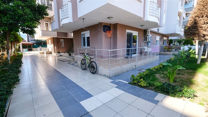 شقة 2 + 1 تطل على الحديقة بمساحة  750 م من البحر في انطاليا