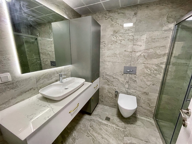 شقة 2 + 1 تطل على الحديقة بمساحة  750 م من البحر في انطاليا