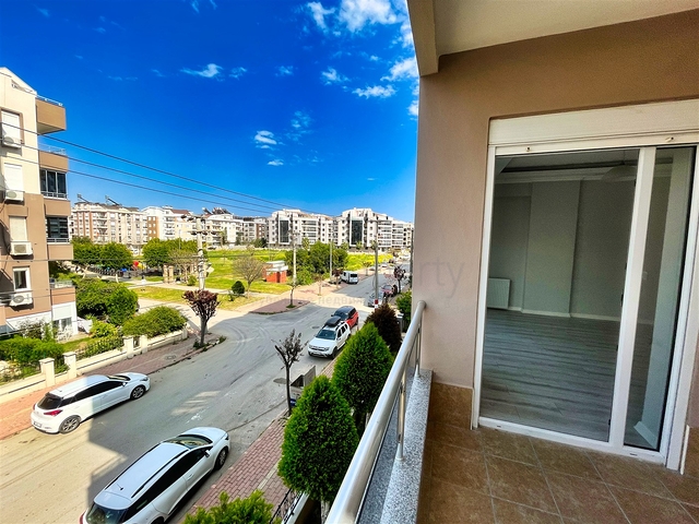 شقة 2 + 1 تطل على الحديقة بمساحة  750 م من البحر في انطاليا