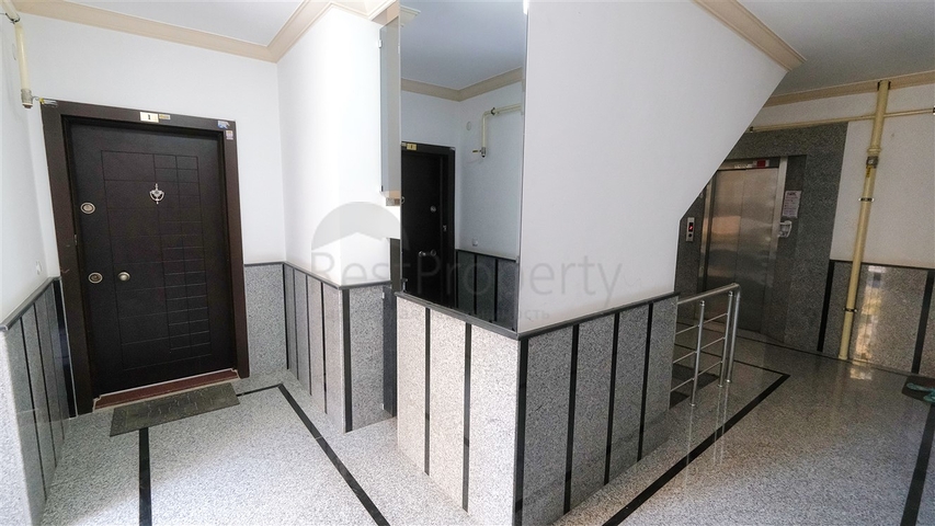 شقة 2 + 1 تطل على الحديقة بمساحة  750 م من البحر في انطاليا