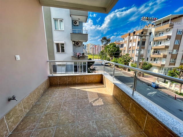 شقة 2 + 1 تطل على الحديقة بمساحة  750 م من البحر في انطاليا