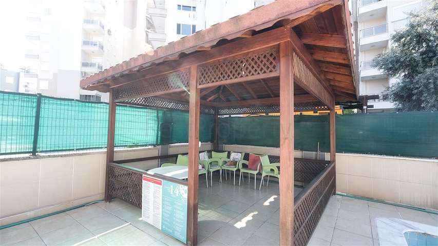 شقة 2 + 1 تطل على الحديقة بمساحة  750 م من البحر في انطاليا