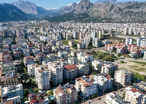 شقة 2 + 1 تطل على الحديقة بمساحة  750 م من البحر في انطاليا