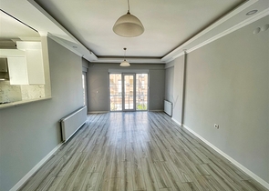 شقة 2 + 1 تطل على الحديقة بمساحة  750 م من البحر في انطاليا