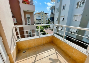 شقة 2 + 1 تطل على الحديقة بمساحة  750 م من البحر في انطاليا