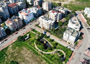 شقة 2 + 1 تطل على الحديقة بمساحة  750 م من البحر في انطاليا