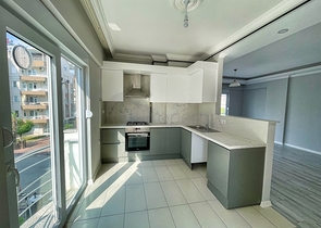 شقة 2 + 1 تطل على الحديقة بمساحة  750 م من البحر في انطاليا