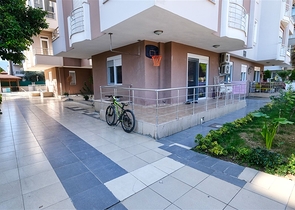 شقة 2 + 1 تطل على الحديقة بمساحة  750 م من البحر في انطاليا