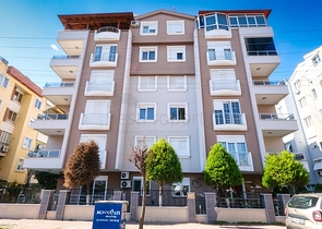 شقة 2 + 1 تطل على الحديقة بمساحة  750 م من البحر في انطاليا