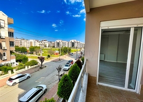 شقة 2 + 1 تطل على الحديقة بمساحة  750 م من البحر في انطاليا