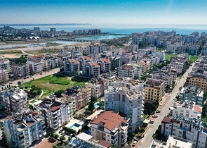 شقة 2 + 1 تطل على الحديقة بمساحة  750 م من البحر في انطاليا