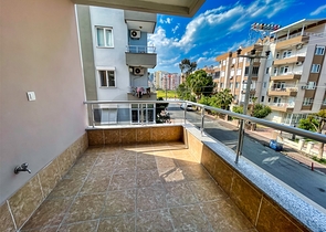 شقة 2 + 1 تطل على الحديقة بمساحة  750 م من البحر في انطاليا