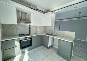 شقة 2 + 1 تطل على الحديقة بمساحة  750 م من البحر في انطاليا